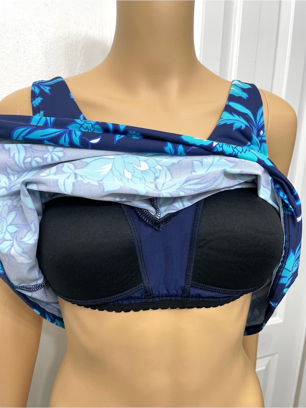 Lands' End Deep Sea Floral Tankini Swimsuit Top built-in-bra 12 Large - Picture 9 of 12